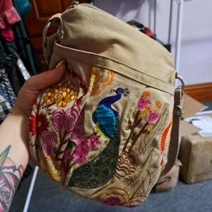 CUTE VINTAGE CROSSBODY!